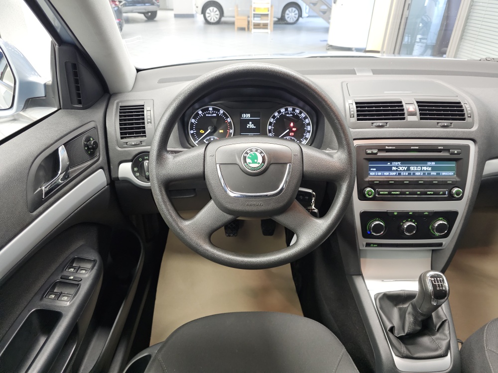 Skoda Octavia Combi  bei Hoffmann Automobile in Wolfsburg kaufen und sofort mitnehmen - Bild 12