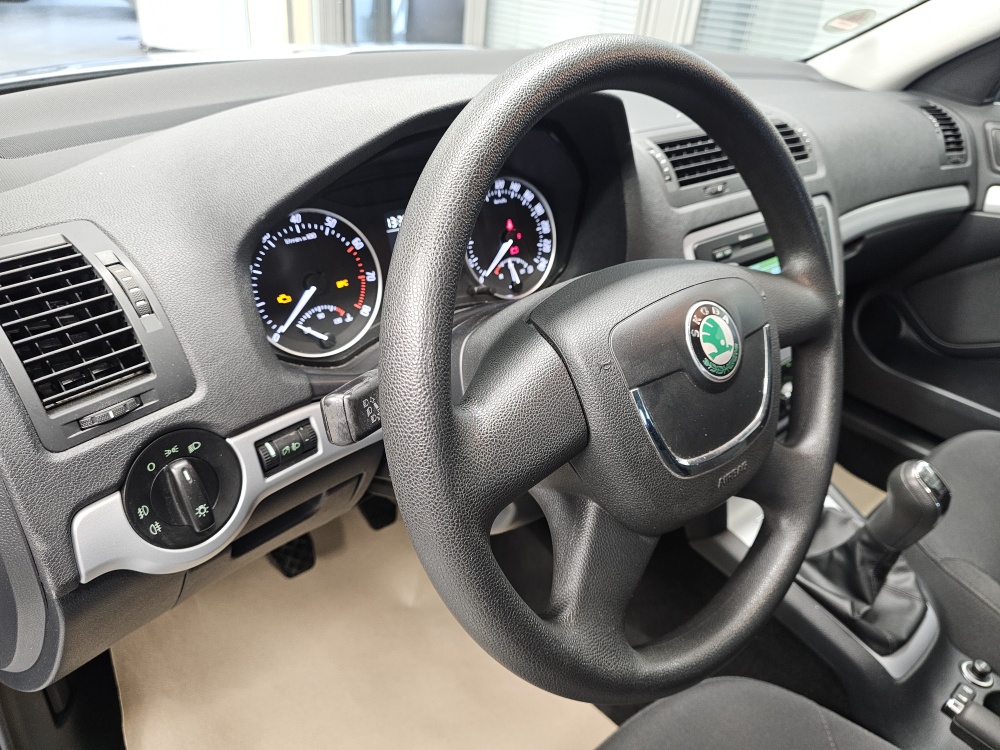 Skoda Octavia Combi  bei Hoffmann Automobile in Wolfsburg kaufen und sofort mitnehmen - Bild 13