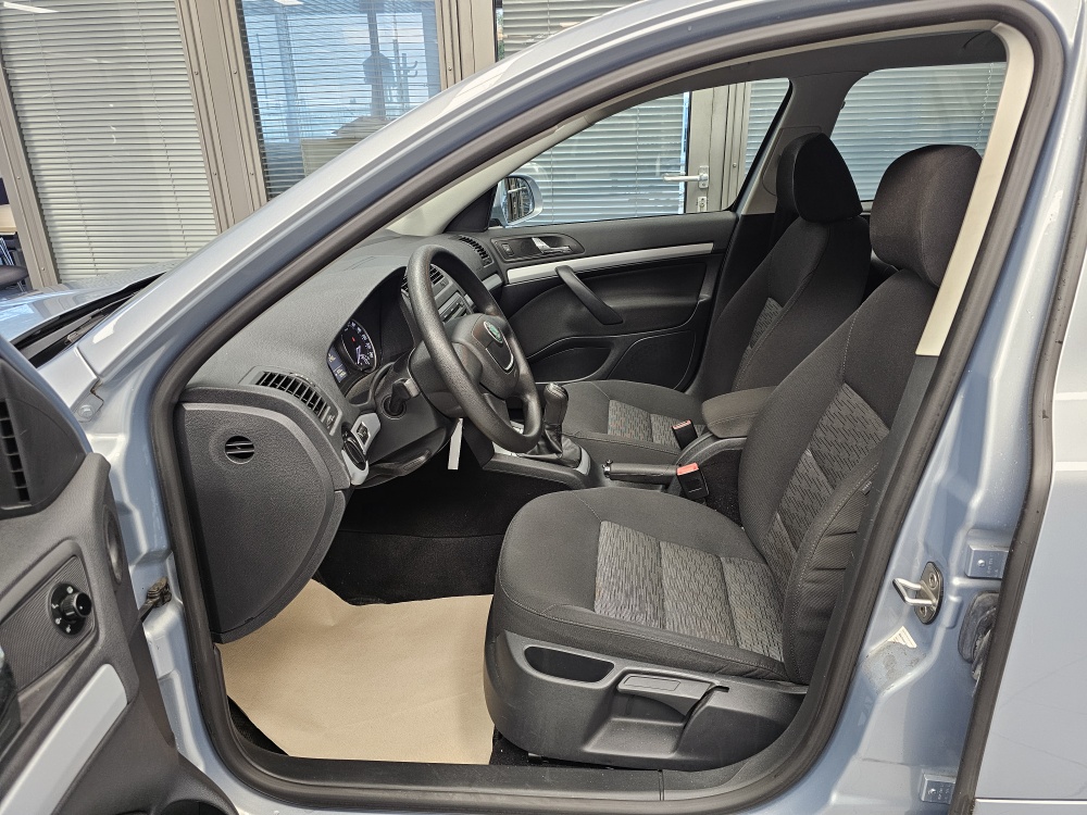 Skoda Octavia Combi  bei Hoffmann Automobile in Wolfsburg kaufen und sofort mitnehmen - Bild 14