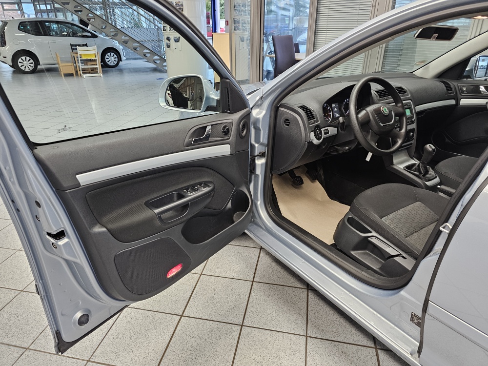 Skoda Octavia Combi  bei Hoffmann Automobile in Wolfsburg kaufen und sofort mitnehmen - Bild 15