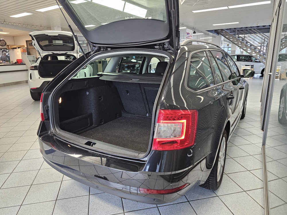 Skoda Octavia Combi  bei Hoffmann Automobile in Wolfsburg kaufen und sofort mitnehmen - Bild 2