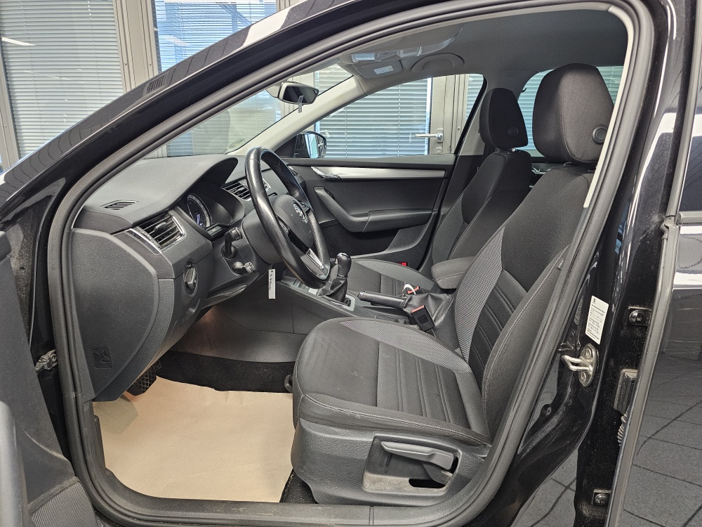 Skoda Octavia Combi  bei Hoffmann Automobile in Wolfsburg kaufen und sofort mitnehmen - Bild 22