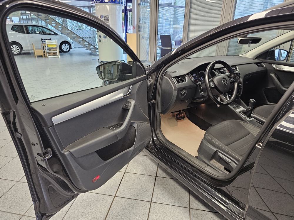 Skoda Octavia Combi  bei Hoffmann Automobile in Wolfsburg kaufen und sofort mitnehmen - Bild 23