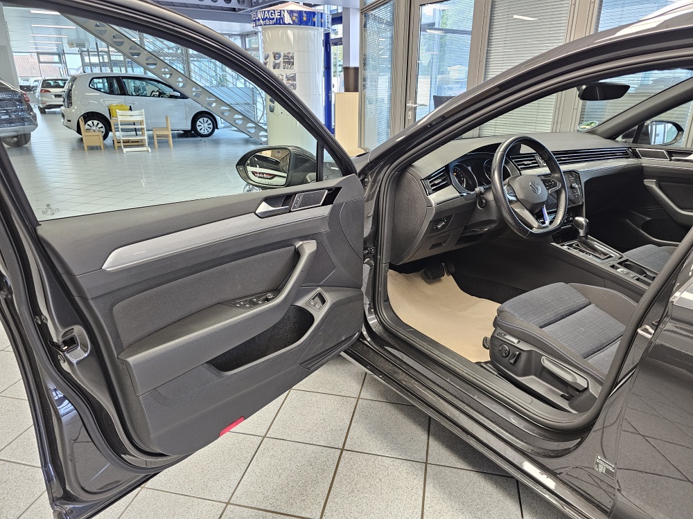 VW Passat Variant  bei Hoffmann Automobile in Wolfsburg kaufen und sofort mitnehmen - Bild 38