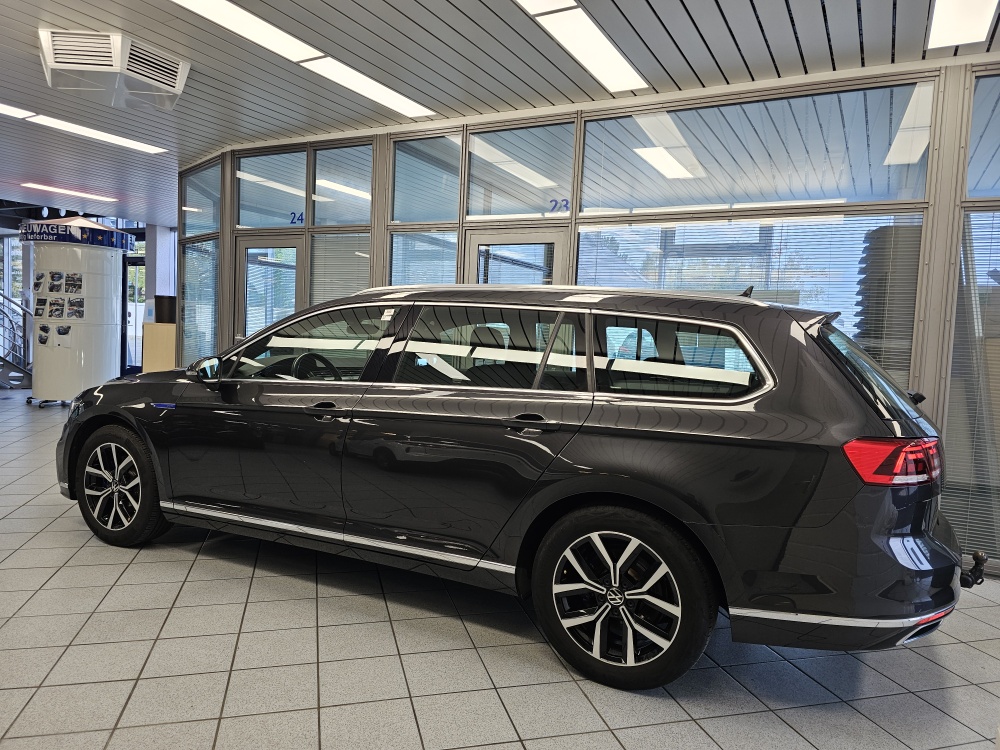 VW Passat Variant  bei Hoffmann Automobile in Wolfsburg kaufen und sofort mitnehmen - Bild 39