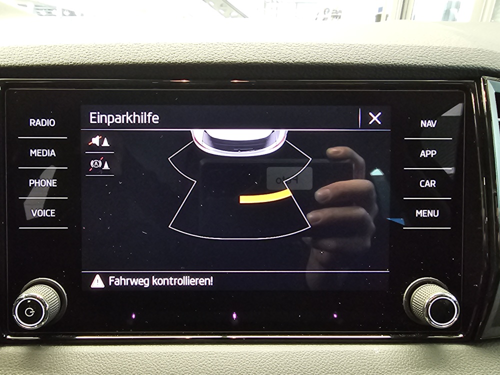 Skoda Karoq  bei Hoffmann Automobile in Wolfsburg kaufen und sofort mitnehmen - Bild 14