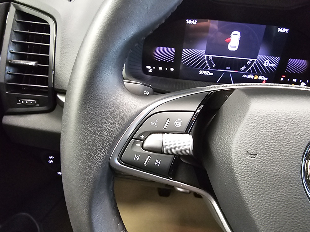 Skoda Karoq  bei Hoffmann Automobile in Wolfsburg kaufen und sofort mitnehmen - Bild 16