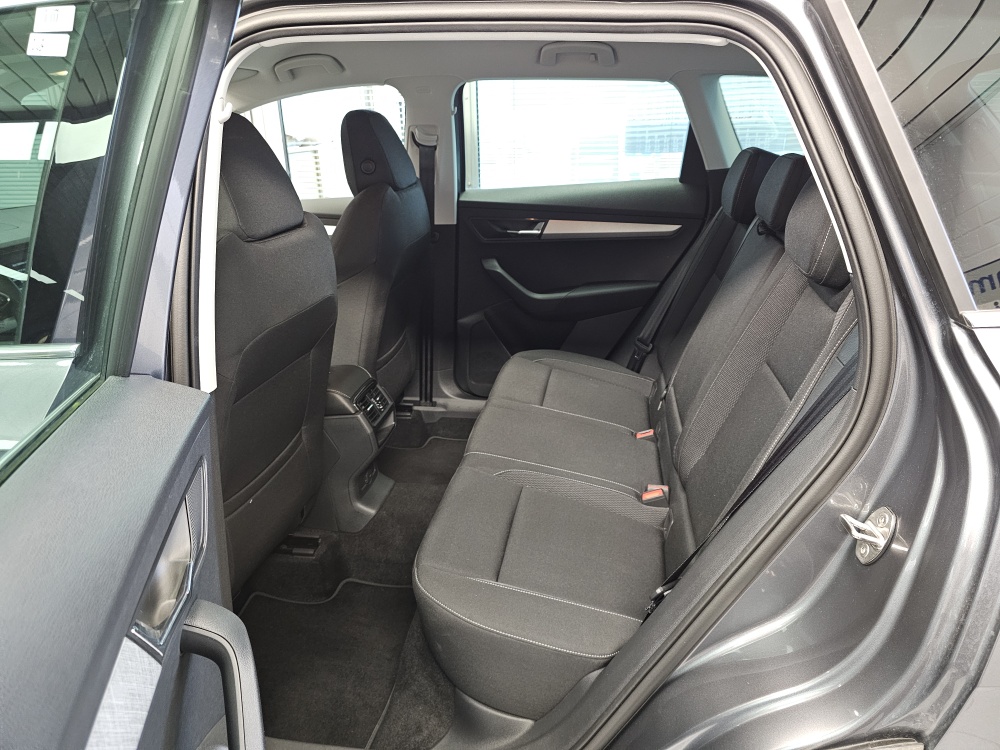 Skoda Karoq  bei Hoffmann Automobile in Wolfsburg kaufen und sofort mitnehmen - Bild 4