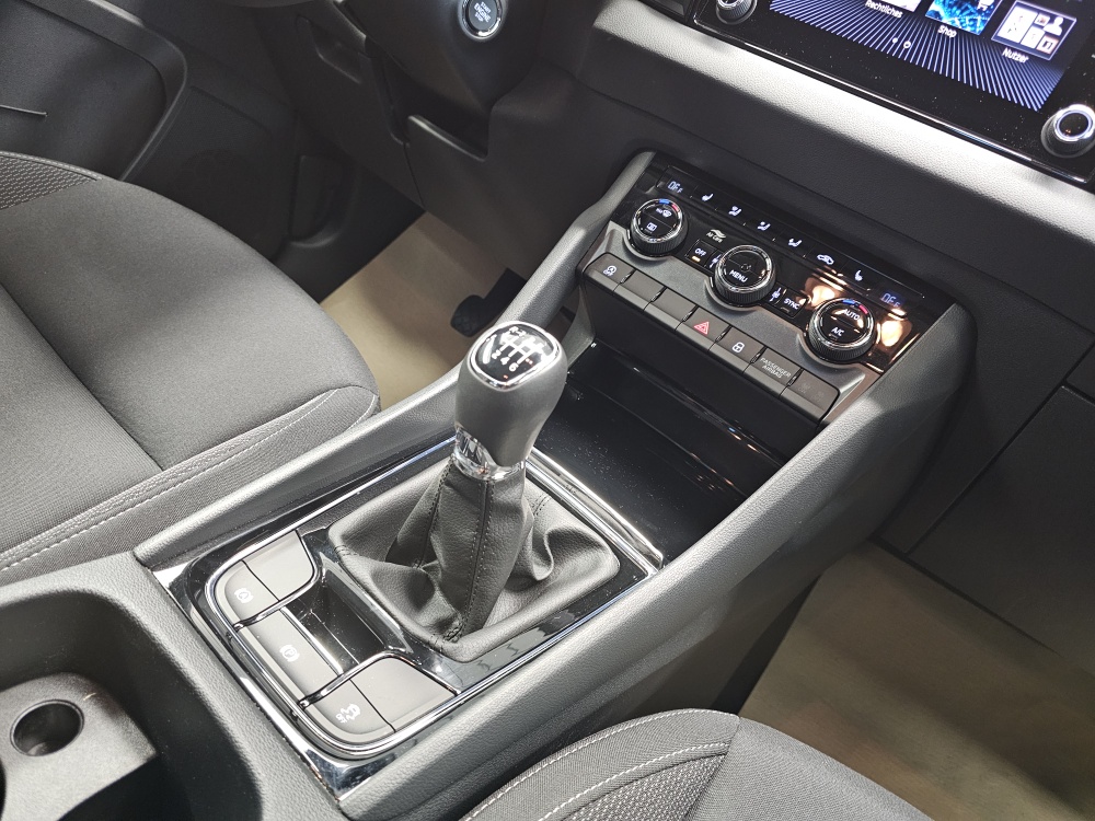 Skoda Karoq  bei Hoffmann Automobile in Wolfsburg kaufen und sofort mitnehmen - Bild 6