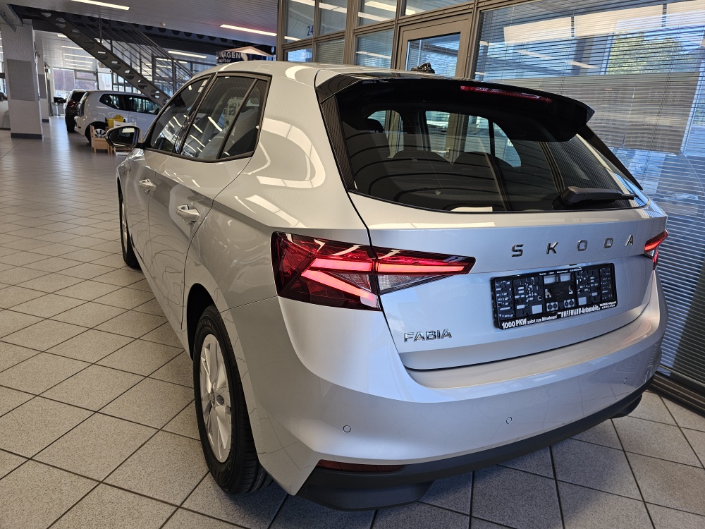 Skoda Fabia  bei Hoffmann Automobile in Wolfsburg kaufen und sofort mitnehmen - Bild 3