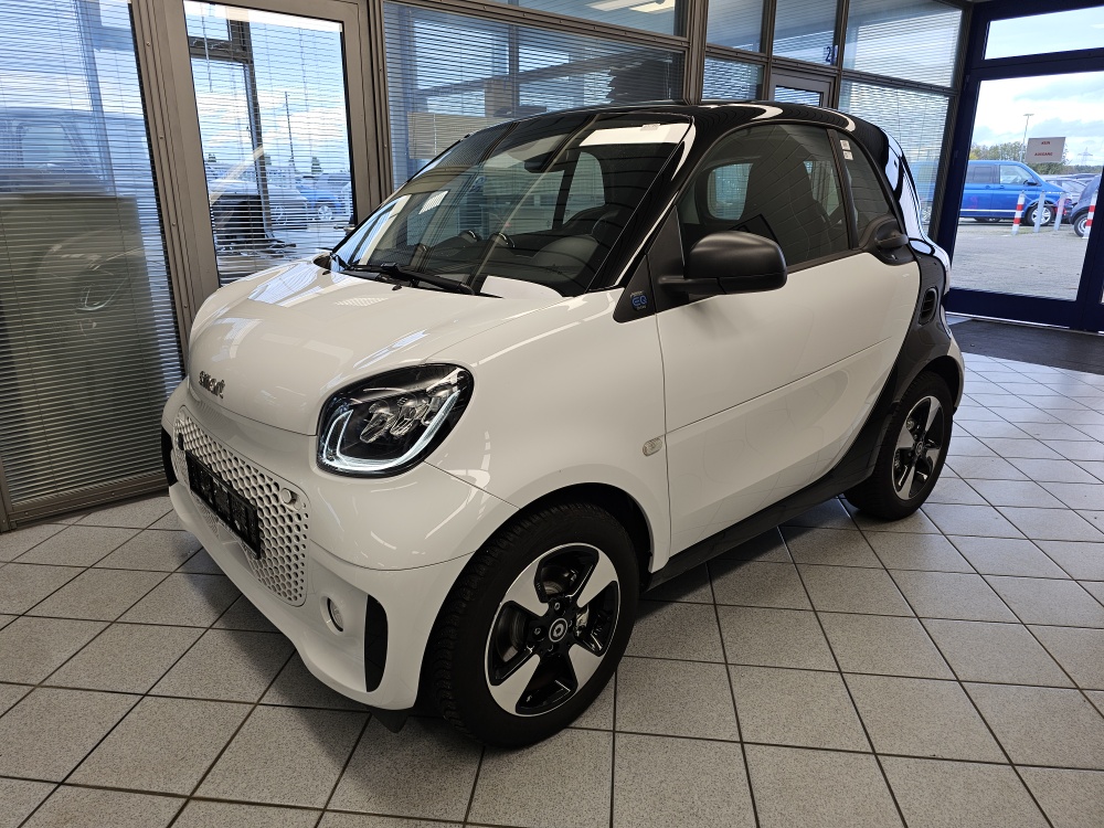 Smart fortwo EQ für nur 15.800,- € bei Hoffmann Automobile in Wolfsburg kaufen und sofort mitnehmen