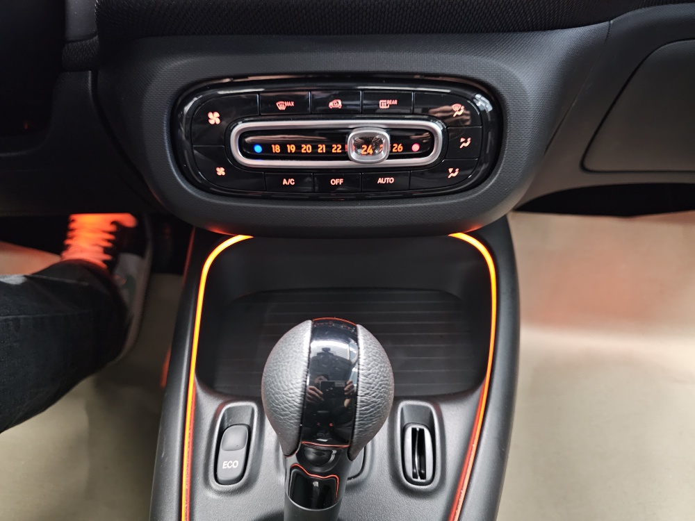 Smart fortwo  bei Hoffmann Automobile in Wolfsburg kaufen und sofort mitnehmen - Bild 12