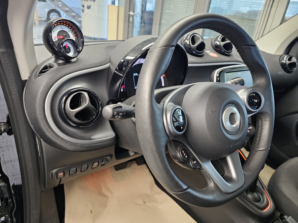 Smart fortwo  bei Hoffmann Automobile in Wolfsburg kaufen und sofort mitnehmen - Bild 17