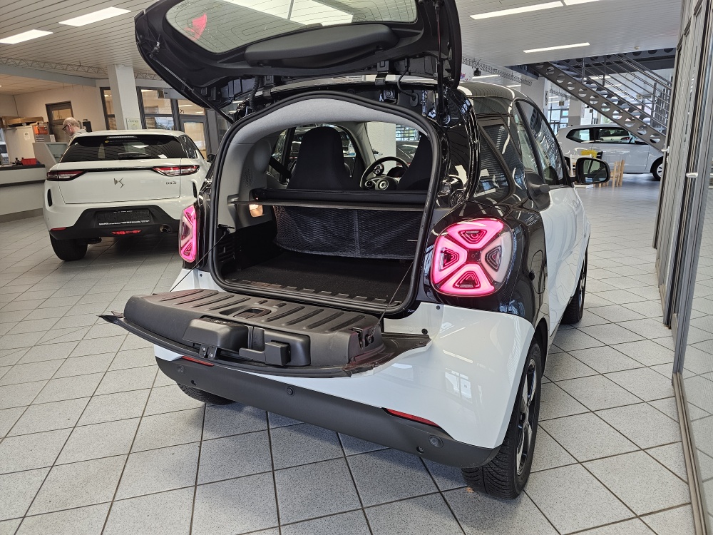 Smart fortwo  bei Hoffmann Automobile in Wolfsburg kaufen und sofort mitnehmen - Bild 2