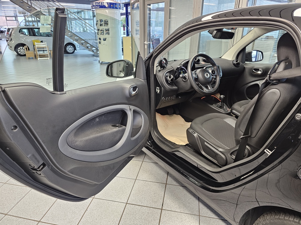 Smart fortwo  bei Hoffmann Automobile in Wolfsburg kaufen und sofort mitnehmen - Bild 20