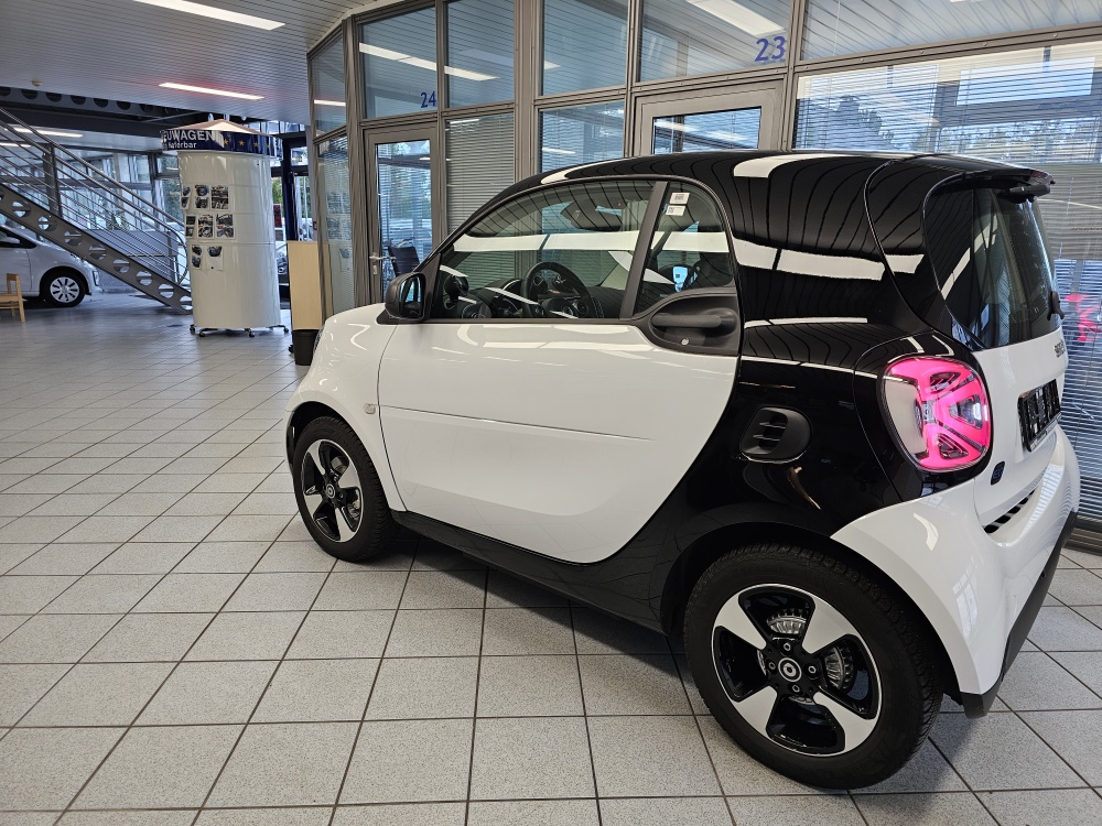 Smart fortwo  bei Hoffmann Automobile in Wolfsburg kaufen und sofort mitnehmen - Bild 22