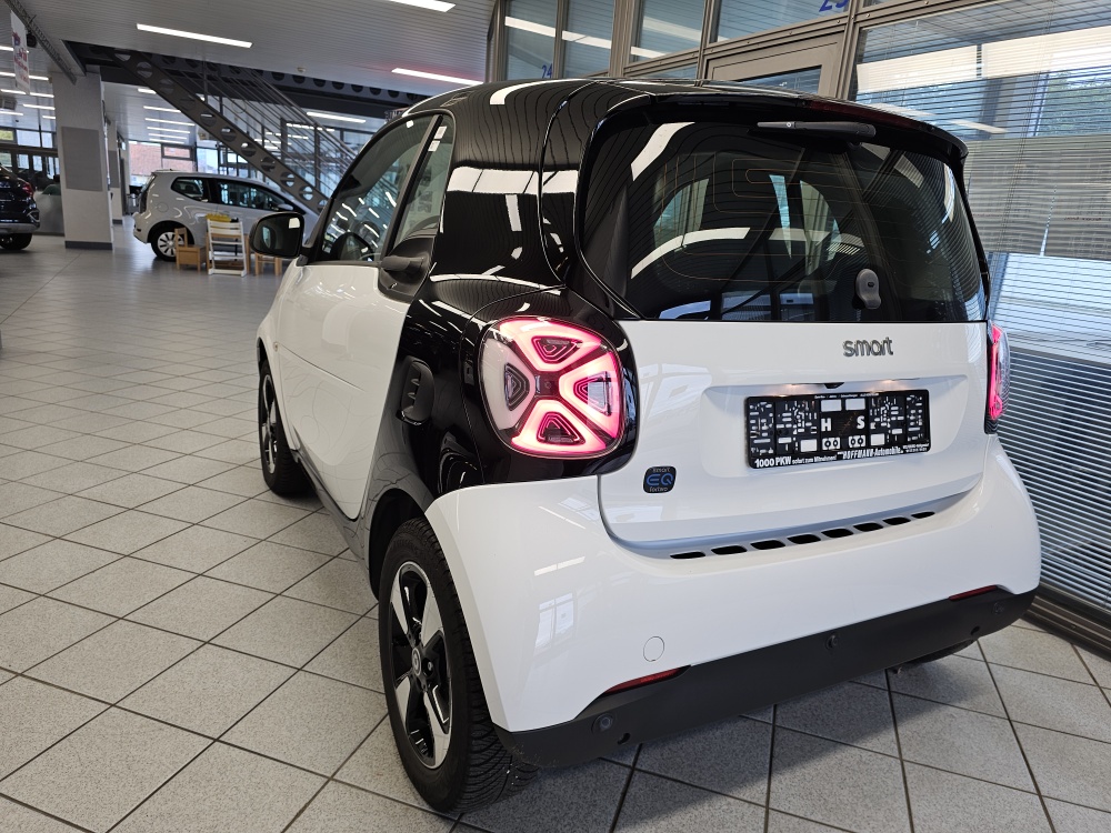 Smart fortwo  bei Hoffmann Automobile in Wolfsburg kaufen und sofort mitnehmen - Bild 5