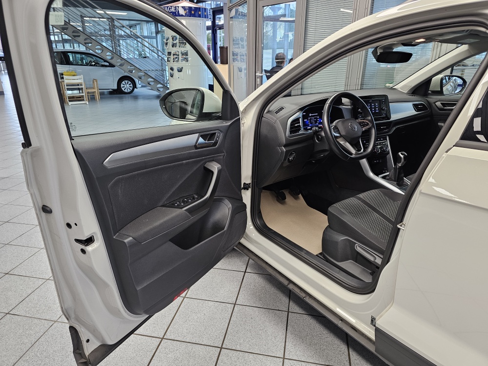 VW T-Roc  bei Hoffmann Automobile in Wolfsburg kaufen und sofort mitnehmen - Bild 24