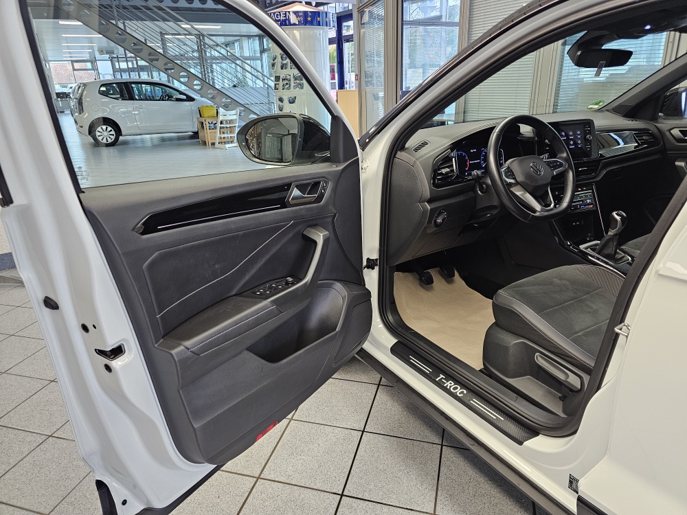 VW T-Roc  bei Hoffmann Automobile in Wolfsburg kaufen und sofort mitnehmen - Bild 22