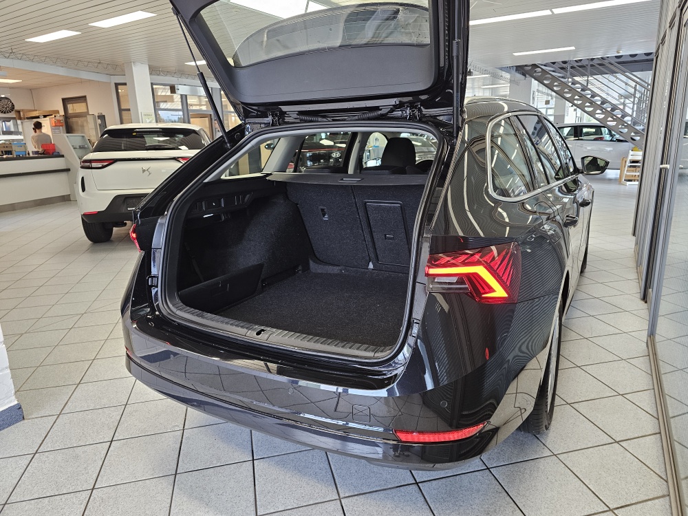 Skoda Octavia Combi  bei Hoffmann Automobile in Wolfsburg kaufen und sofort mitnehmen - Bild 2