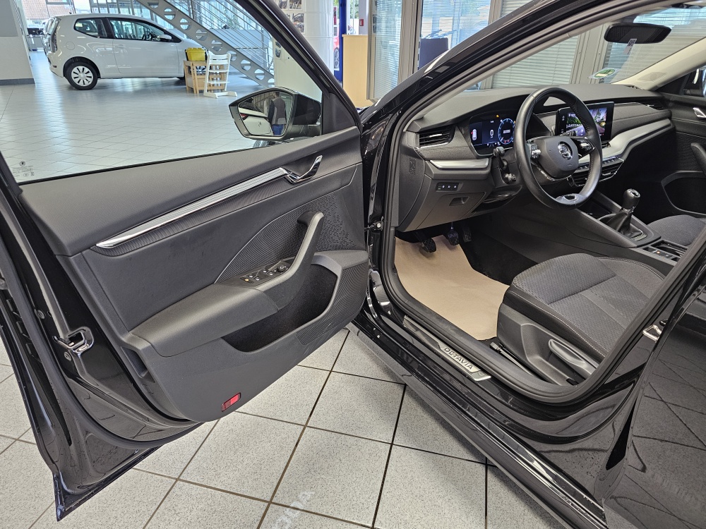 Skoda Octavia Combi  bei Hoffmann Automobile in Wolfsburg kaufen und sofort mitnehmen - Bild 28