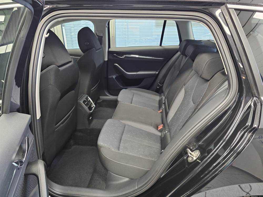 Skoda Octavia Combi  bei Hoffmann Automobile in Wolfsburg kaufen und sofort mitnehmen - Bild 6