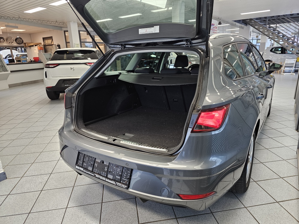 Seat Leon Sportstourer  ST  bei Hoffmann Automobile in Wolfsburg kaufen und sofort mitnehmen - Bild 2