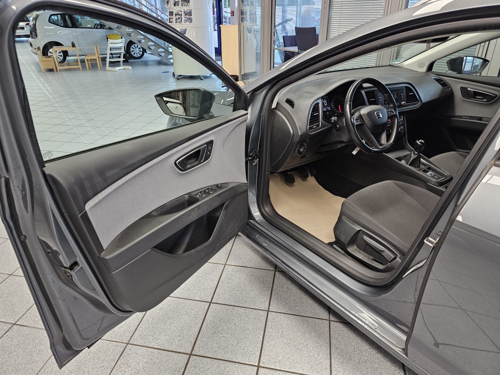 Seat Leon Sportstourer  ST  bei Hoffmann Automobile in Wolfsburg kaufen und sofort mitnehmen - Bild 20