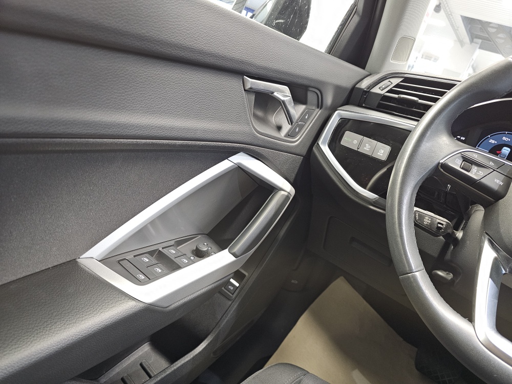 Audi Q3  bei Hoffmann Automobile in Wolfsburg kaufen und sofort mitnehmen - Bild 24