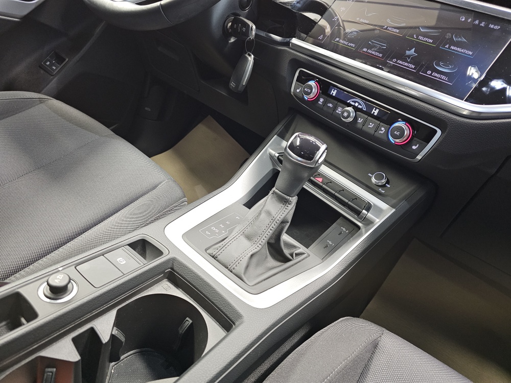 Audi Q3  bei Hoffmann Automobile in Wolfsburg kaufen und sofort mitnehmen - Bild 8