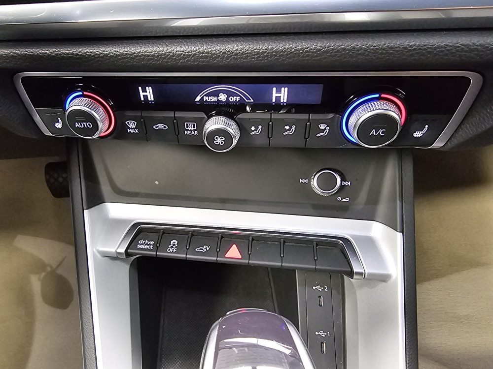 Audi Q3  bei Hoffmann Automobile in Wolfsburg kaufen und sofort mitnehmen - Bild 9