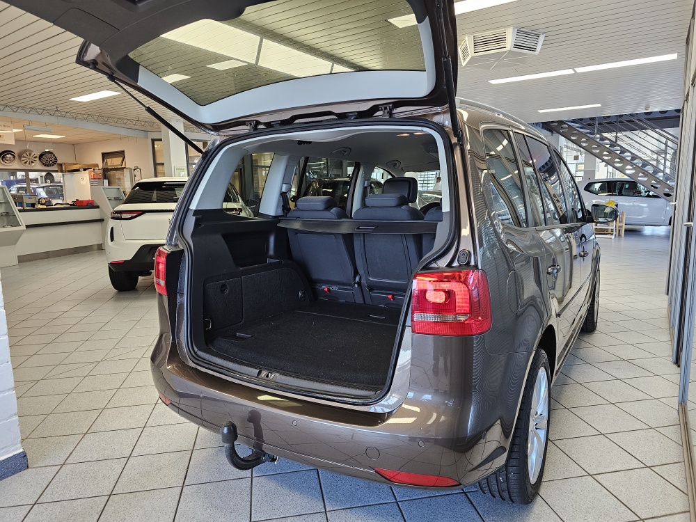 VW Touran  bei Hoffmann Automobile in Wolfsburg kaufen und sofort mitnehmen - Bild 2