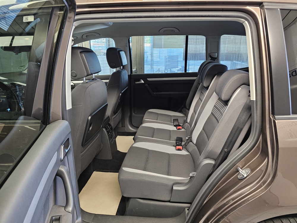 VW Touran  bei Hoffmann Automobile in Wolfsburg kaufen und sofort mitnehmen - Bild 5