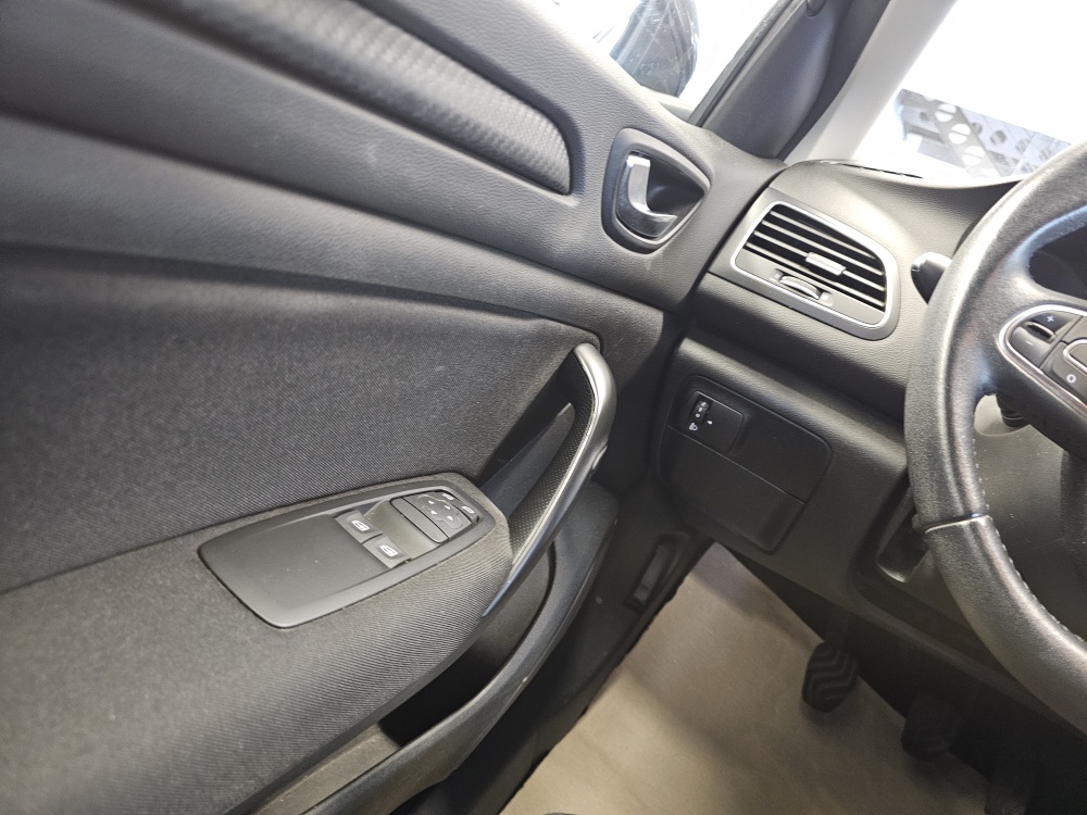 Renault Megane  bei Hoffmann Automobile in Wolfsburg kaufen und sofort mitnehmen - Bild 21