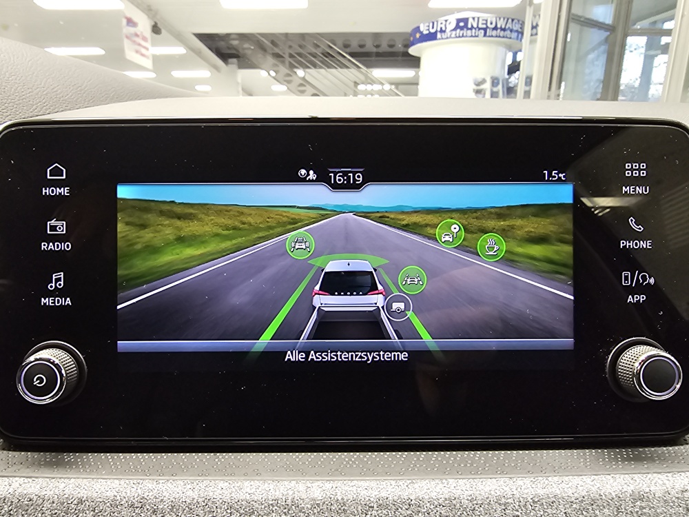 Skoda Scala  bei Hoffmann Automobile in Wolfsburg kaufen und sofort mitnehmen - Bild 16