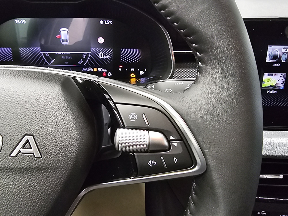 Skoda Scala  bei Hoffmann Automobile in Wolfsburg kaufen und sofort mitnehmen - Bild 18