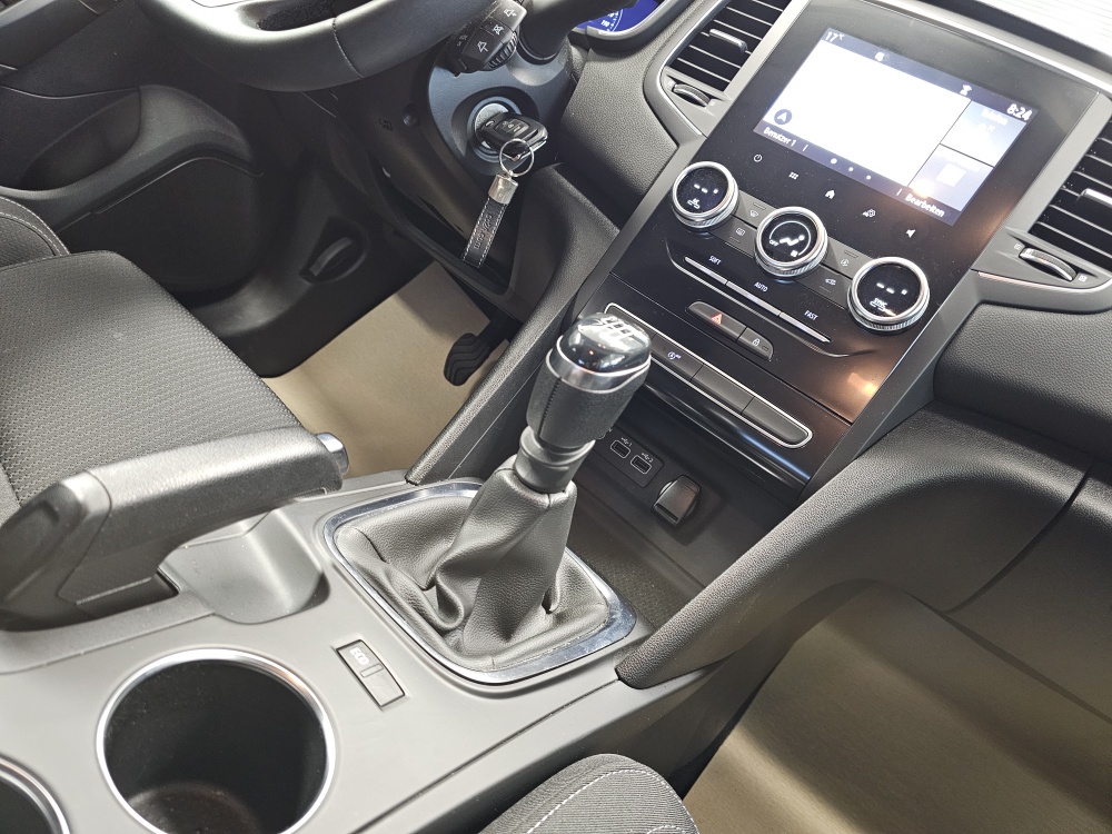 Renault Megane  bei Hoffmann Automobile in Wolfsburg kaufen und sofort mitnehmen - Bild 9