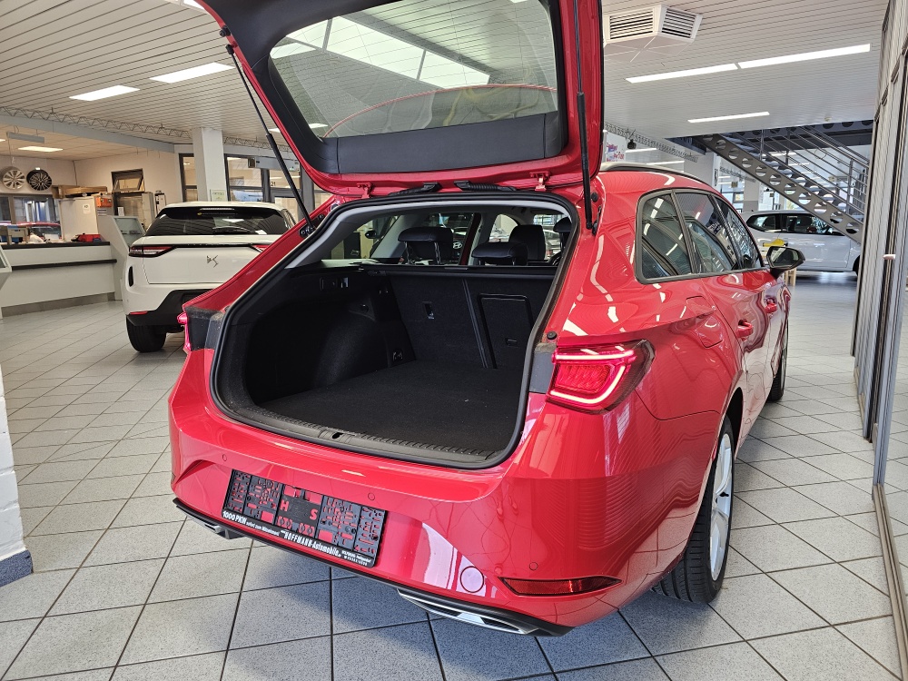 Seat Leon Sportstourer  ST  bei Hoffmann Automobile in Wolfsburg kaufen und sofort mitnehmen - Bild 2