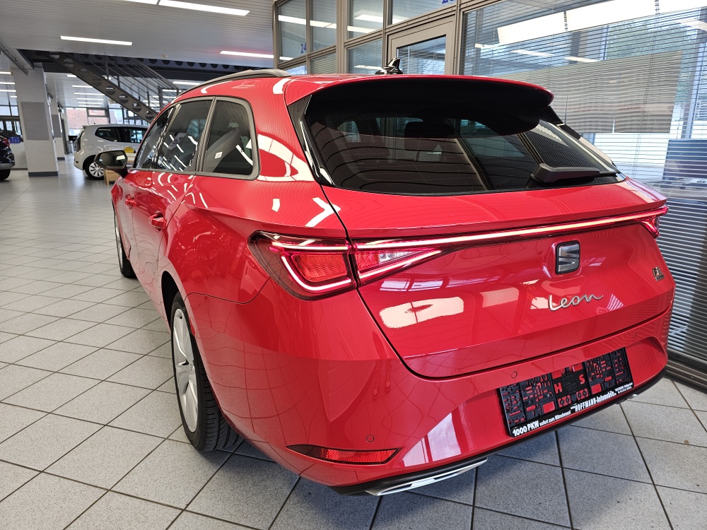 Seat Leon Sportstourer  ST  bei Hoffmann Automobile in Wolfsburg kaufen und sofort mitnehmen - Bild 4