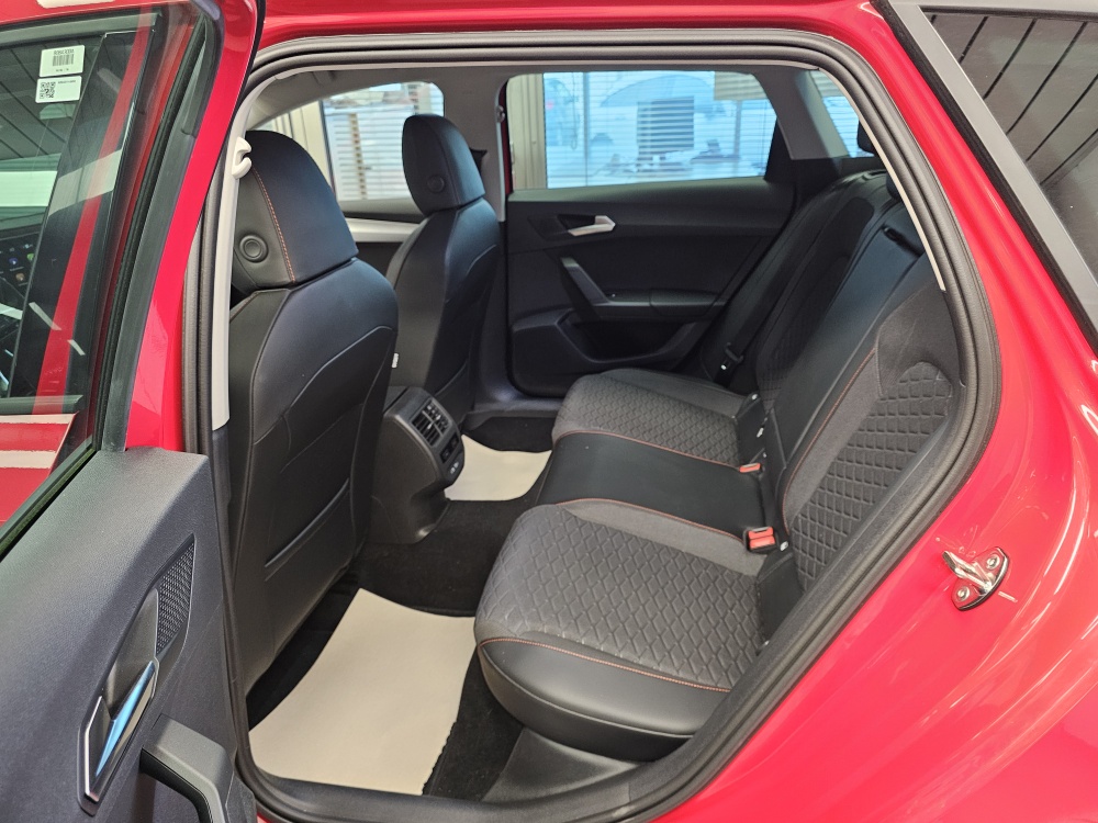 Seat Leon Sportstourer  ST  bei Hoffmann Automobile in Wolfsburg kaufen und sofort mitnehmen - Bild 5