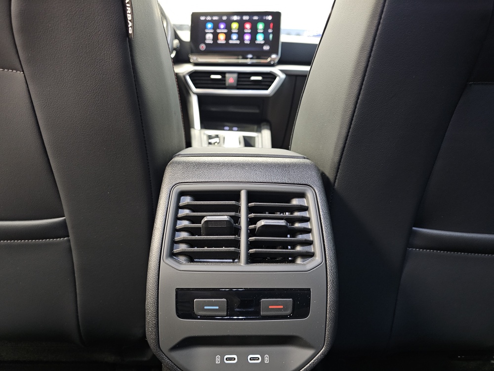 Seat Leon Sportstourer  ST  bei Hoffmann Automobile in Wolfsburg kaufen und sofort mitnehmen - Bild 6