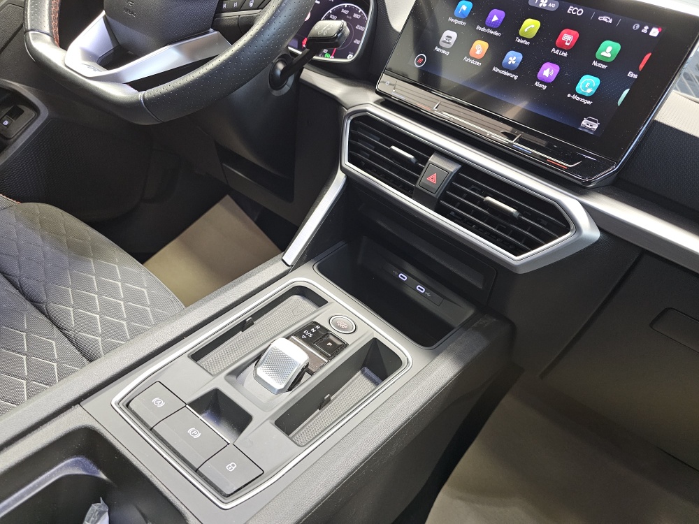 Seat Leon Sportstourer  ST  bei Hoffmann Automobile in Wolfsburg kaufen und sofort mitnehmen - Bild 8