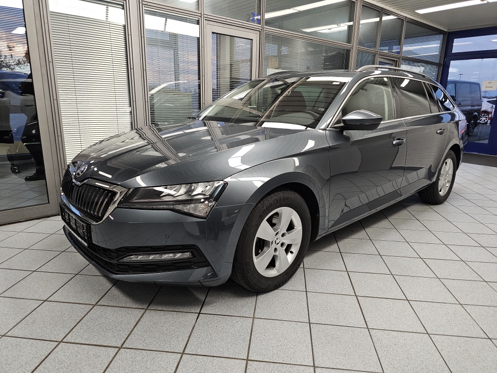 Skoda Superb Combi Ambition für nur 21.900,- € bei Hoffmann Automobile in Wolfsburg kaufen und sofort mitnehmen