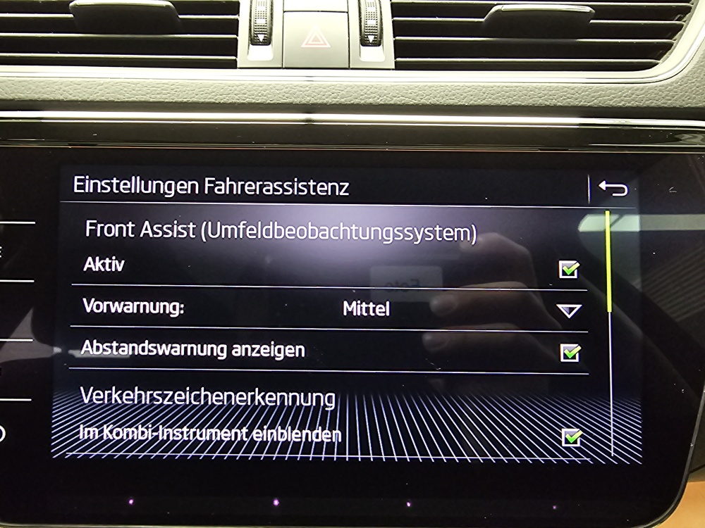 Skoda Superb Combi  bei Hoffmann Automobile in Wolfsburg kaufen und sofort mitnehmen - Bild 17