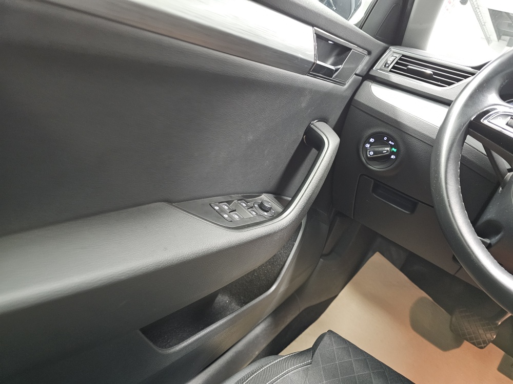 Skoda Superb Combi  bei Hoffmann Automobile in Wolfsburg kaufen und sofort mitnehmen - Bild 24