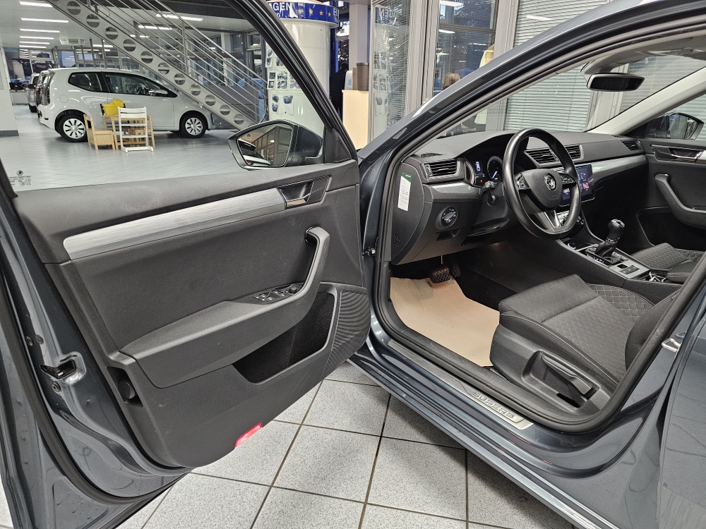 Skoda Superb Combi  bei Hoffmann Automobile in Wolfsburg kaufen und sofort mitnehmen - Bild 28