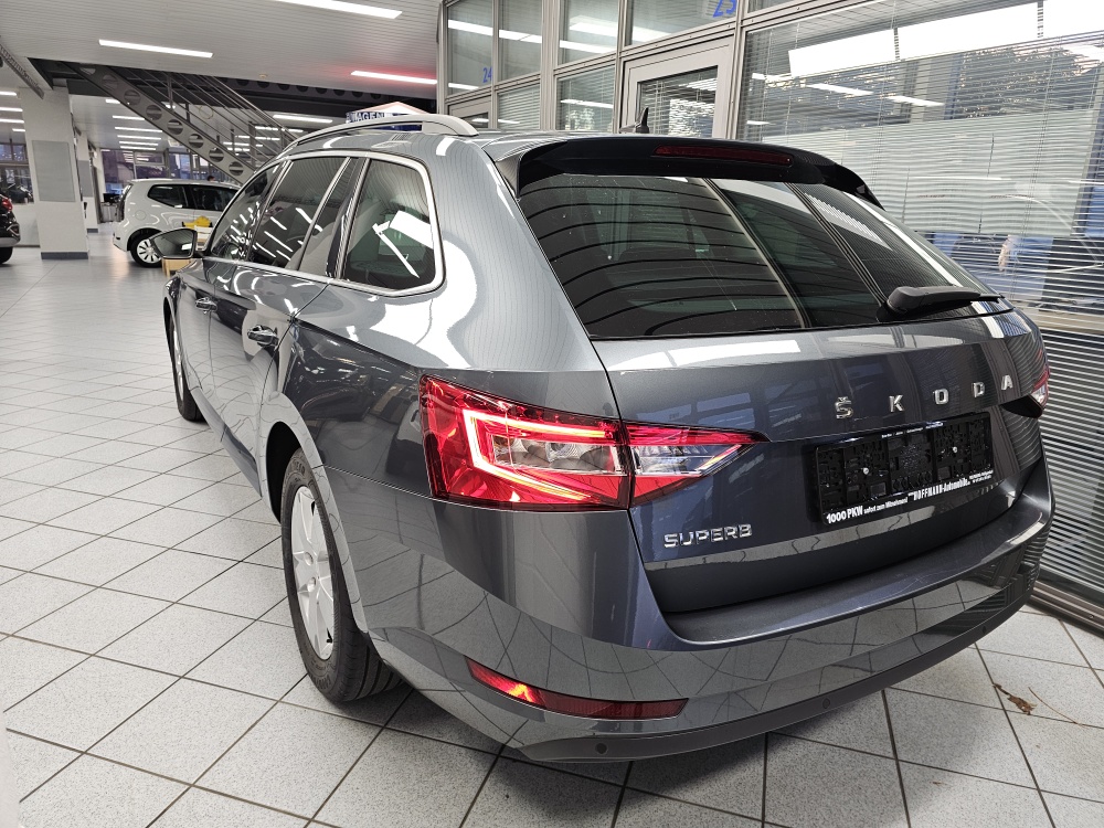 Skoda Superb Combi  bei Hoffmann Automobile in Wolfsburg kaufen und sofort mitnehmen - Bild 4