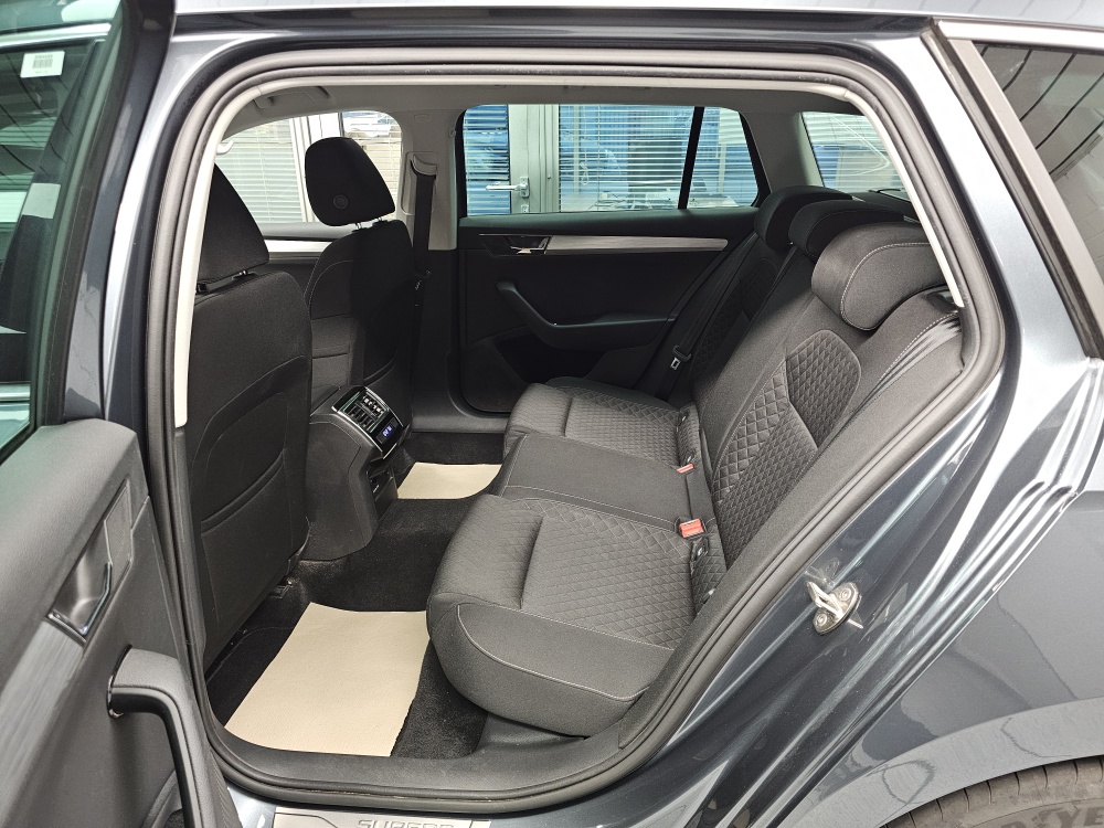 Skoda Superb Combi  bei Hoffmann Automobile in Wolfsburg kaufen und sofort mitnehmen - Bild 5