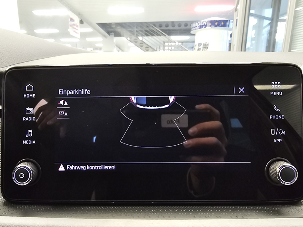 Skoda Scala  bei Hoffmann Automobile in Wolfsburg kaufen und sofort mitnehmen - Bild 16