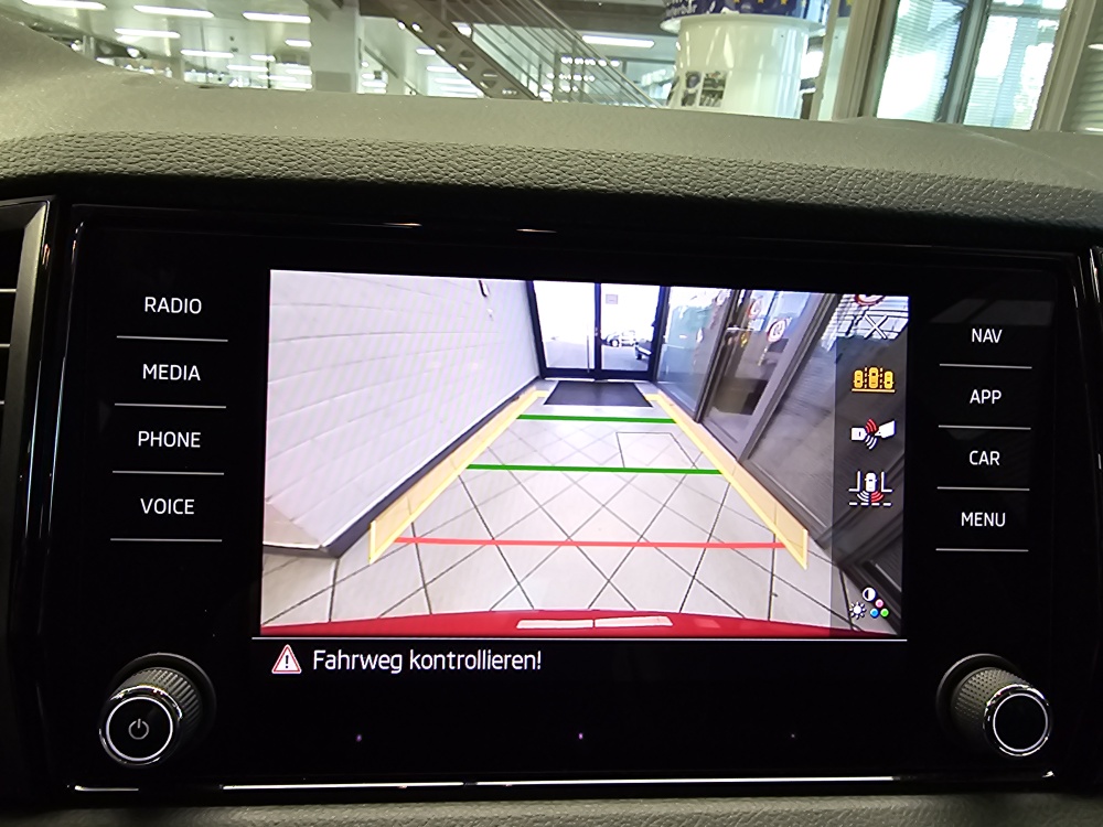 Skoda Karoq  bei Hoffmann Automobile in Wolfsburg kaufen und sofort mitnehmen - Bild 15